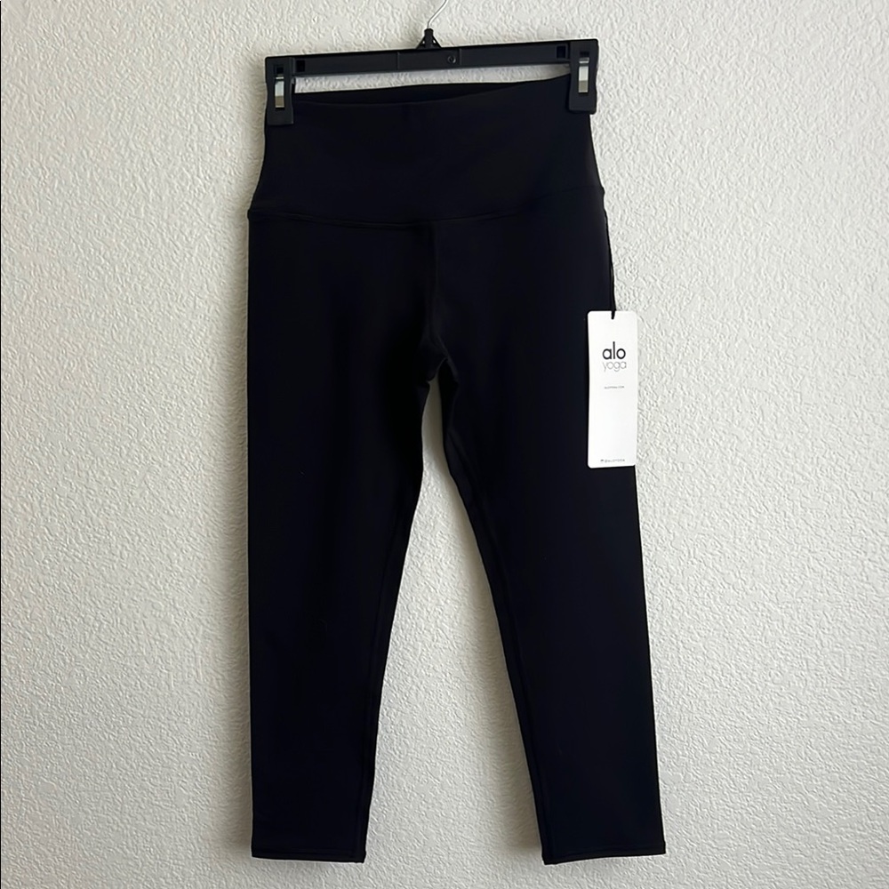 NWT ALO Yoga High-Waist Airbrush Capri Black Performance Leggings